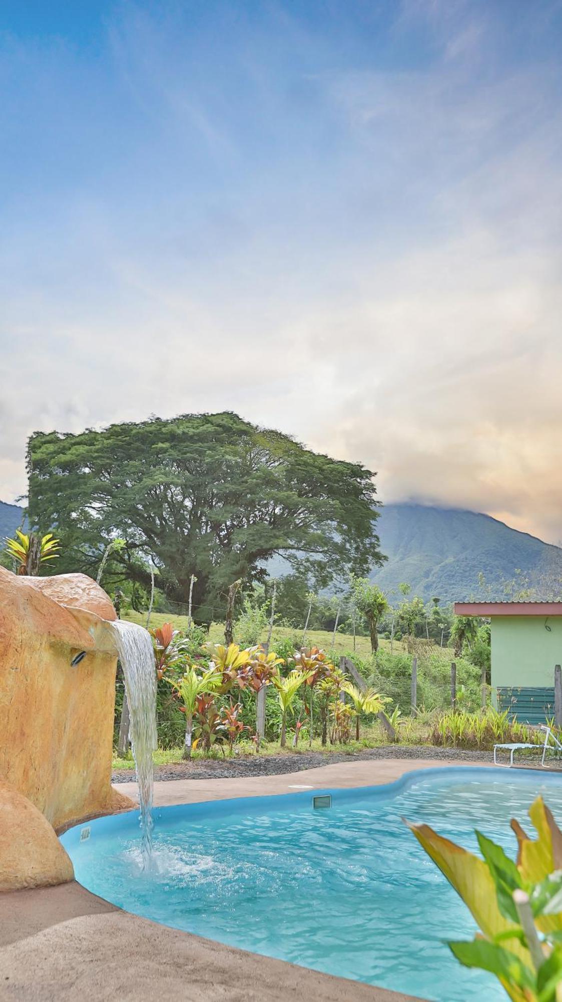 Chongos Place Otel La Fortuna Dış mekan fotoğraf